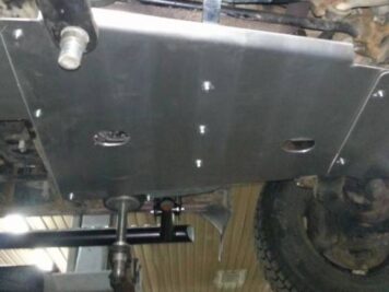 Ramingo 4x4 - L'eCommerce del 4x4 > Piastra Protezione Cambio Toyota Land Cruiser HDJ100 – Alluminio