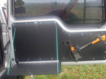 Ramingo 4x4 - L'eCommerce del 4x4 > Tavolino Per Portellone Posteriore Land Rover Discovery 2